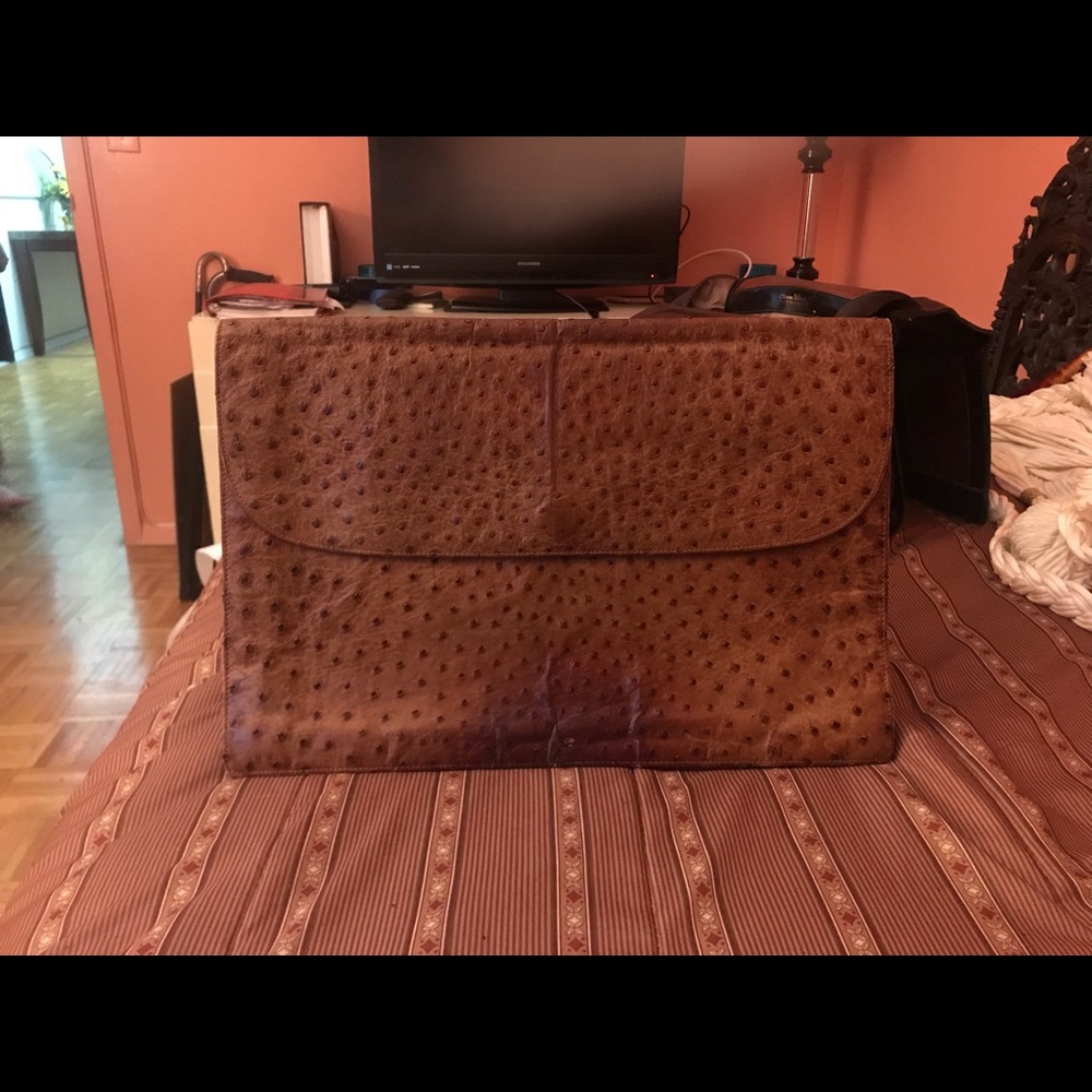 Ostrich file holder